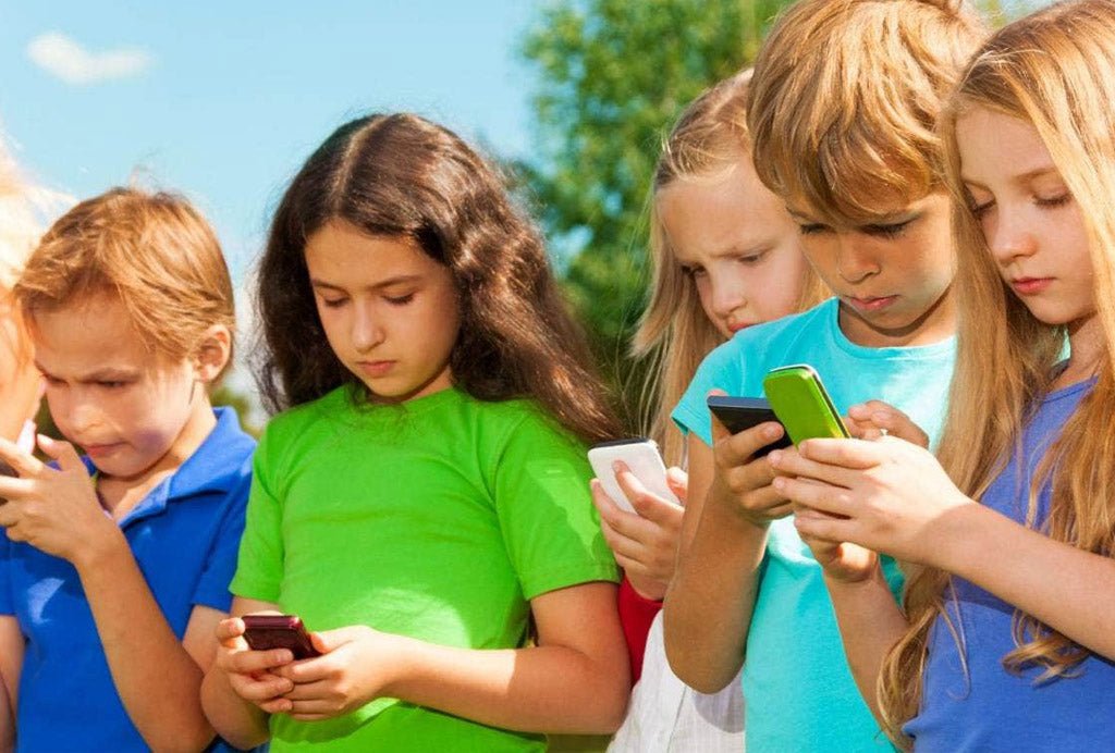 5 Ways To Get Your Kids Off Their Screens